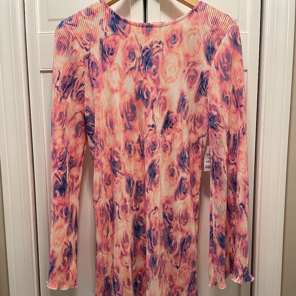 Long sleeve short dress